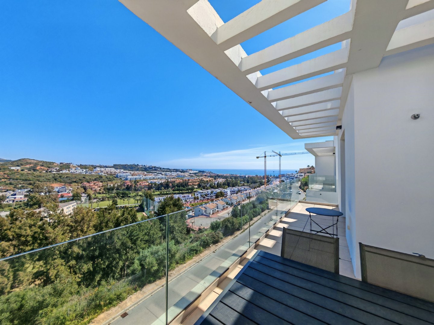 STUNNING 3-BEDROOM APARTMENT WITH PANORAMIC SEA, GOLF & MOUNTAIN VIEWS IN LA CALA DE MIJAS Gallery 4