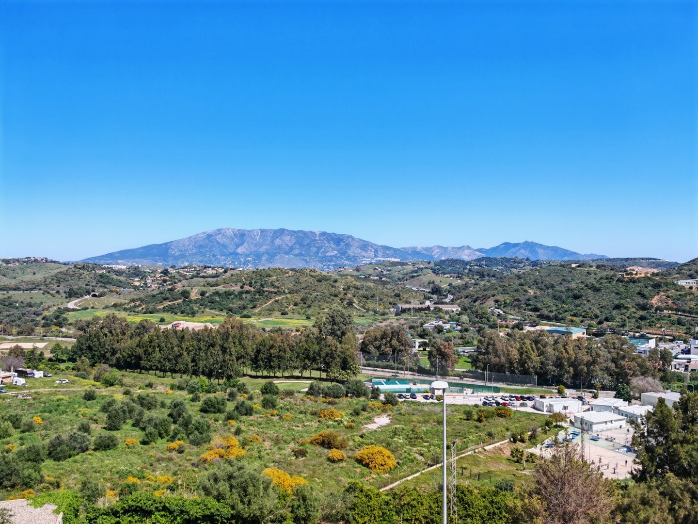 STUNNING 3-BEDROOM APARTMENT WITH PANORAMIC SEA, GOLF & MOUNTAIN VIEWS IN LA CALA DE MIJAS Gallery 5