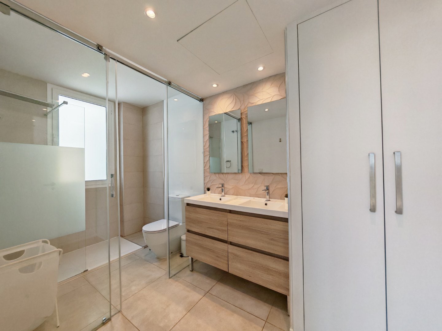 STUNNING 3-BEDROOM APARTMENT WITH PANORAMIC SEA, GOLF & MOUNTAIN VIEWS IN LA CALA DE MIJAS Gallery 15