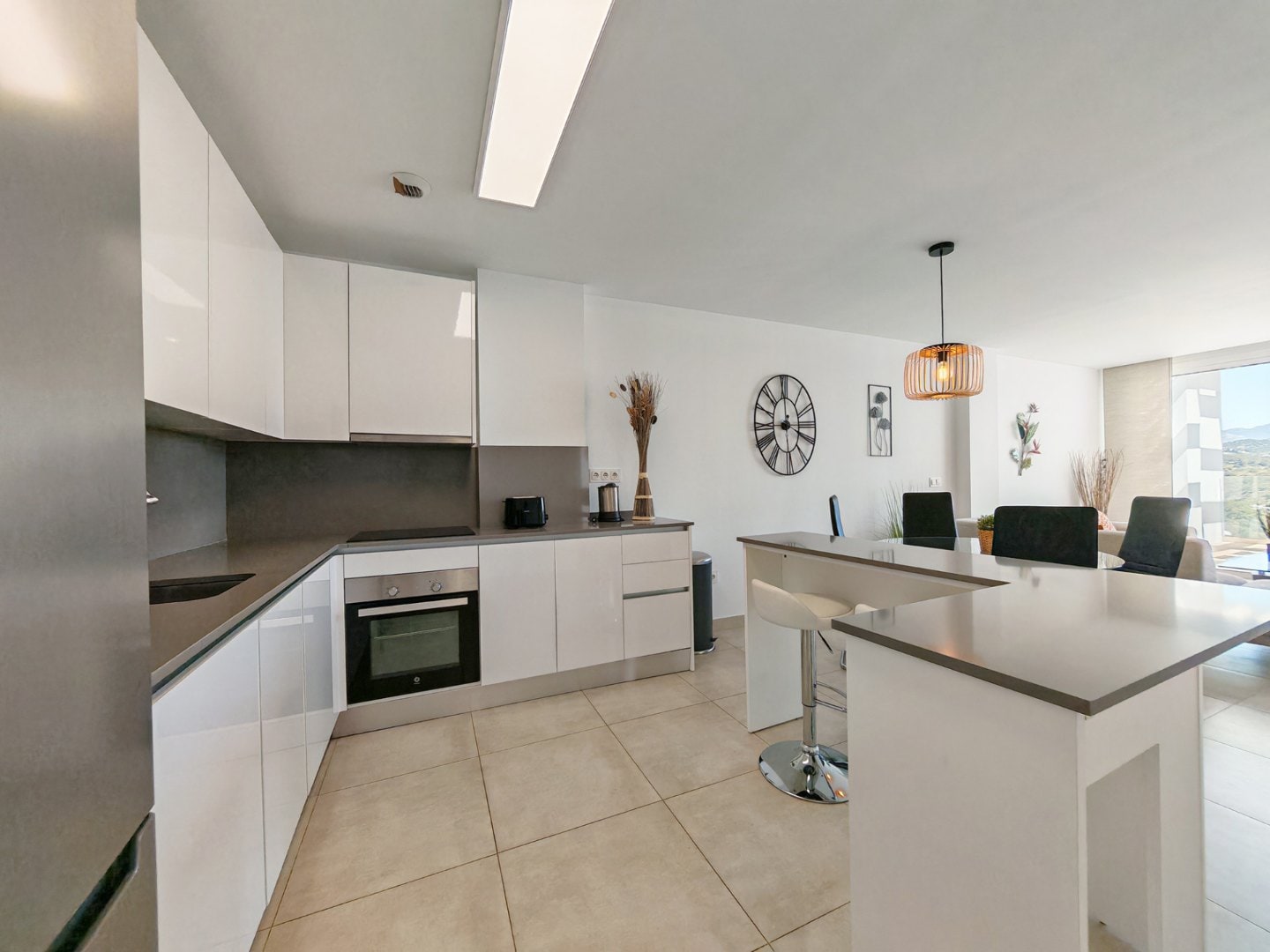 STUNNING 3-BEDROOM APARTMENT WITH PANORAMIC SEA, GOLF & MOUNTAIN VIEWS IN LA CALA DE MIJAS Gallery 12