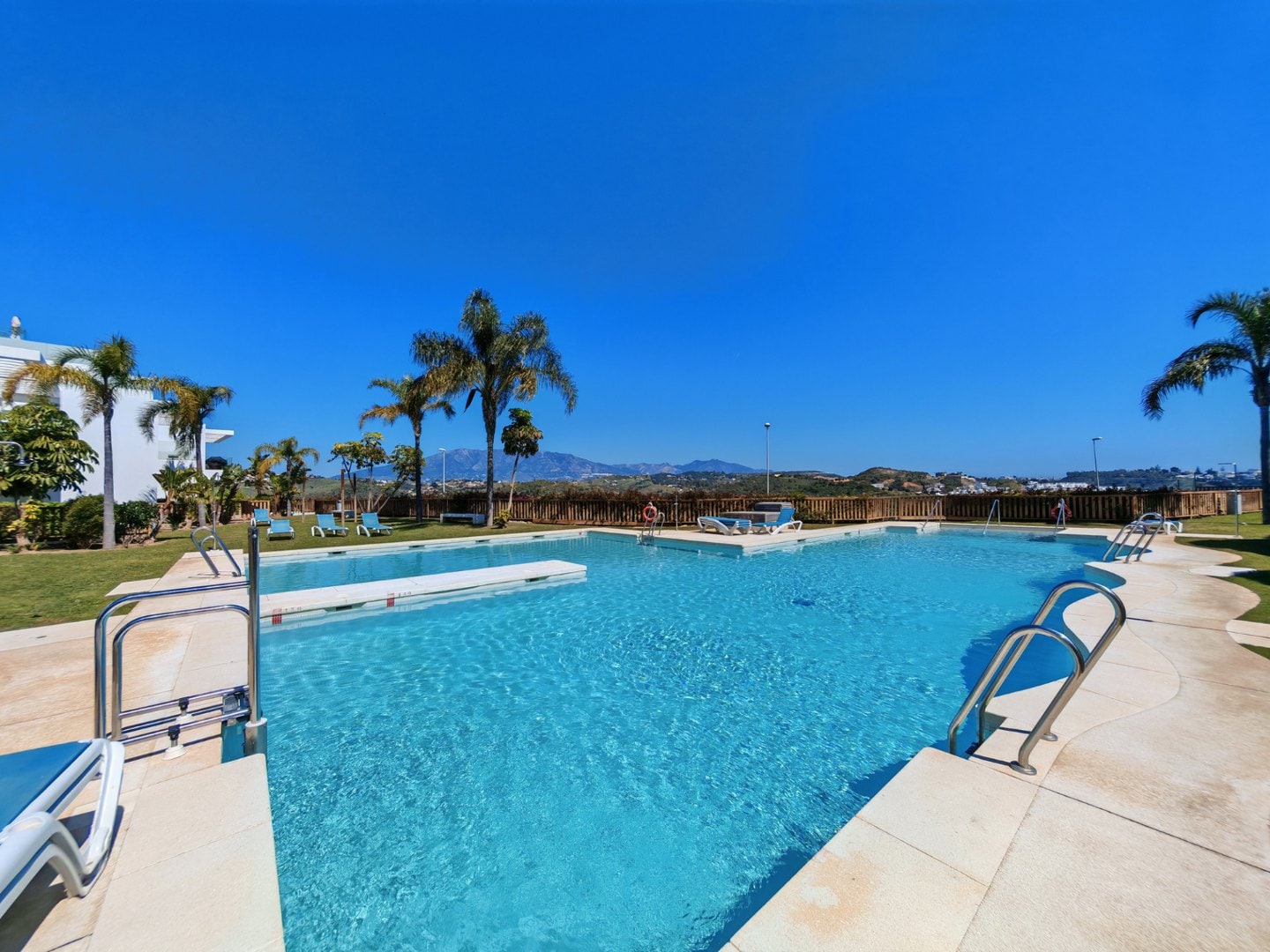 STUNNING 3-BEDROOM APARTMENT WITH PANORAMIC SEA, GOLF & MOUNTAIN VIEWS IN LA CALA DE MIJAS Gallery 25