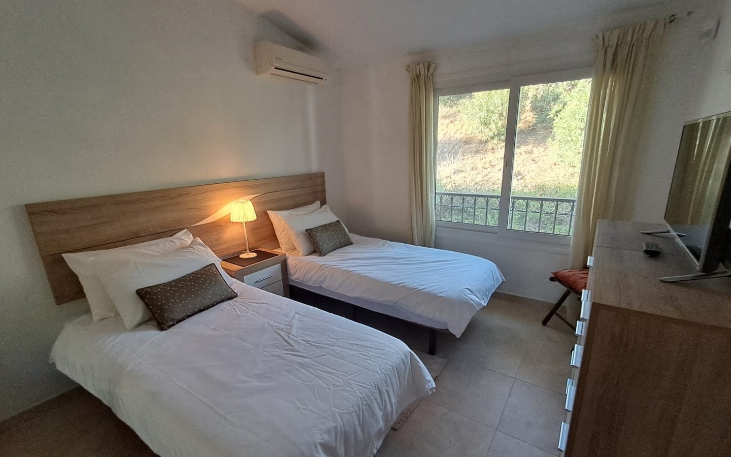 Stylish 2-Bed, 2-Bath Apartment with Stunning Sea Views Gallery 10