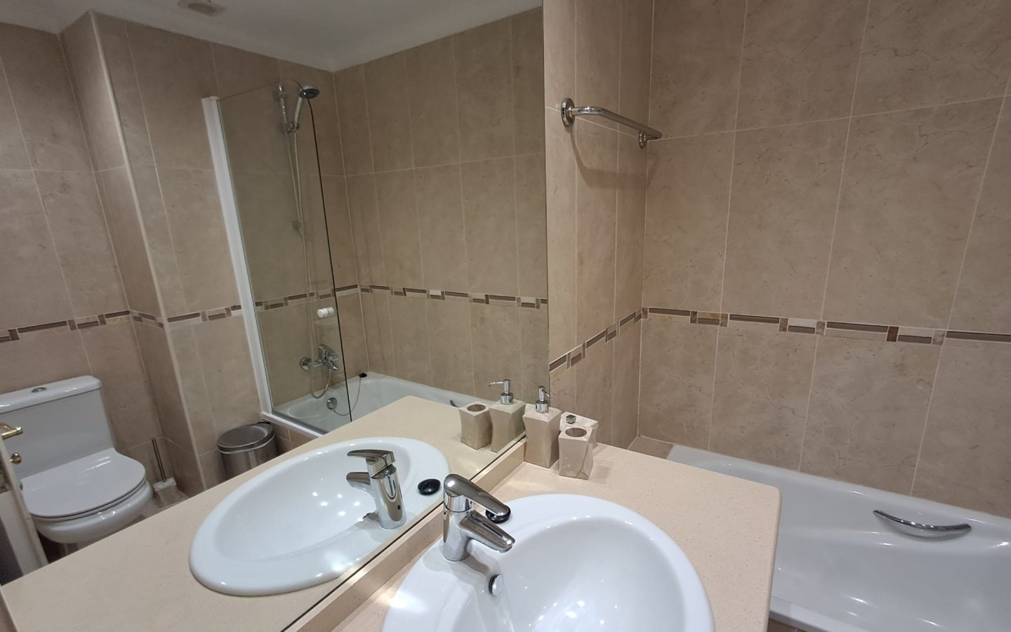 Stylish 2-Bed, 2-Bath Apartment with Stunning Sea Views Gallery 12