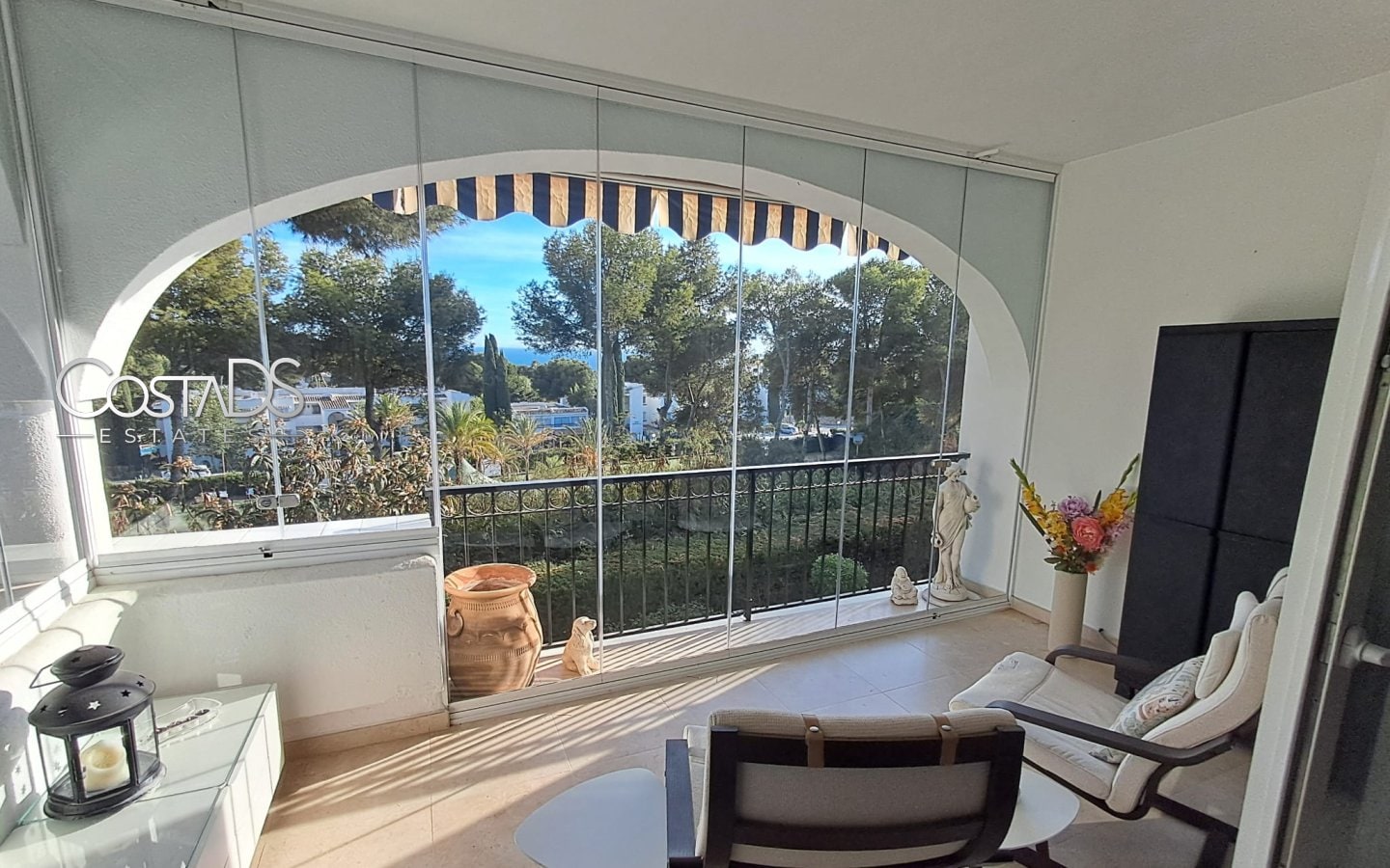 Stylish 2-Bed, 2-Bath Apartment with Stunning Sea Views Gallery 17