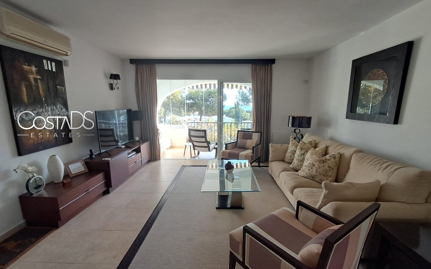Stylish 2-Bed, 2-Bath Apartment with Stunning Sea Views Gallery 18