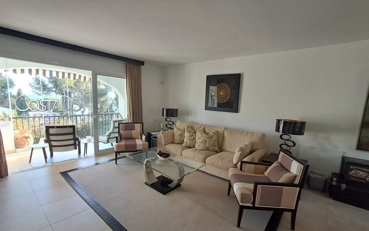 Stylish 2-Bed, 2-Bath Apartment with Stunning Sea Views Gallery 19