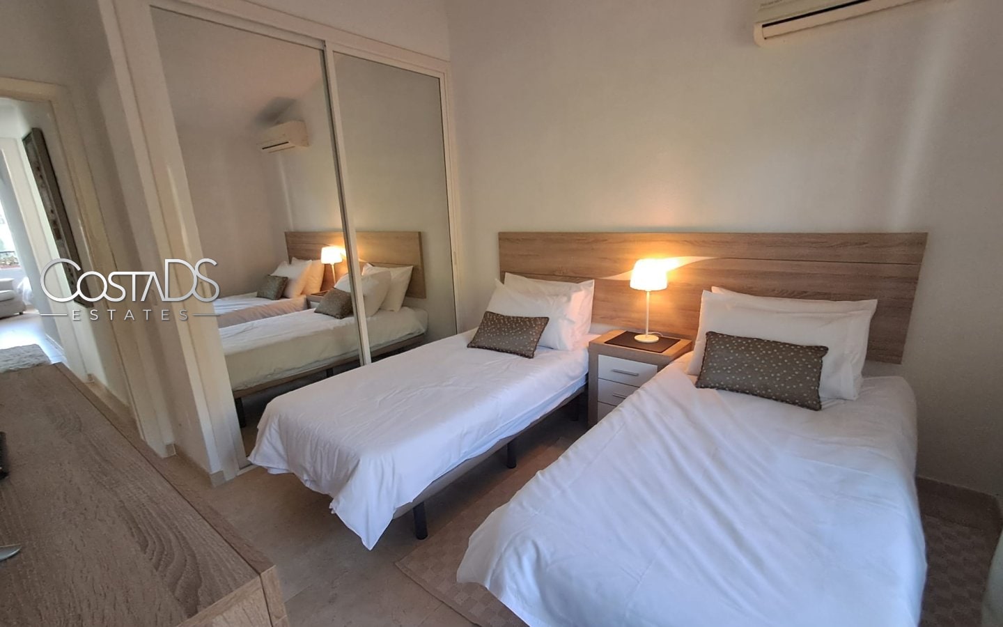 Stylish 2-Bed, 2-Bath Apartment with Stunning Sea Views Gallery 27
