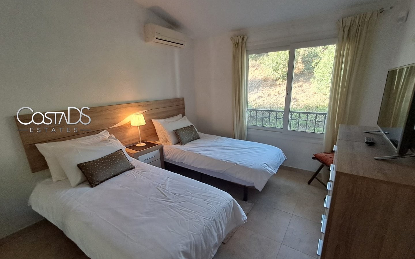 Stylish 2-Bed, 2-Bath Apartment with Stunning Sea Views Gallery 28