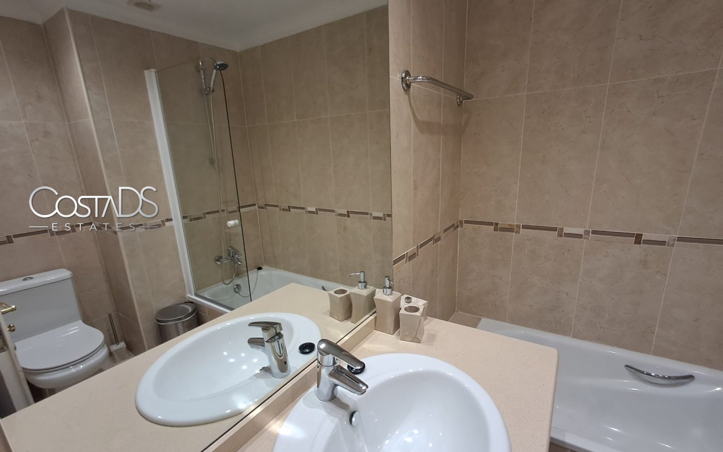 Stylish 2-Bed, 2-Bath Apartment with Stunning Sea Views Gallery 30