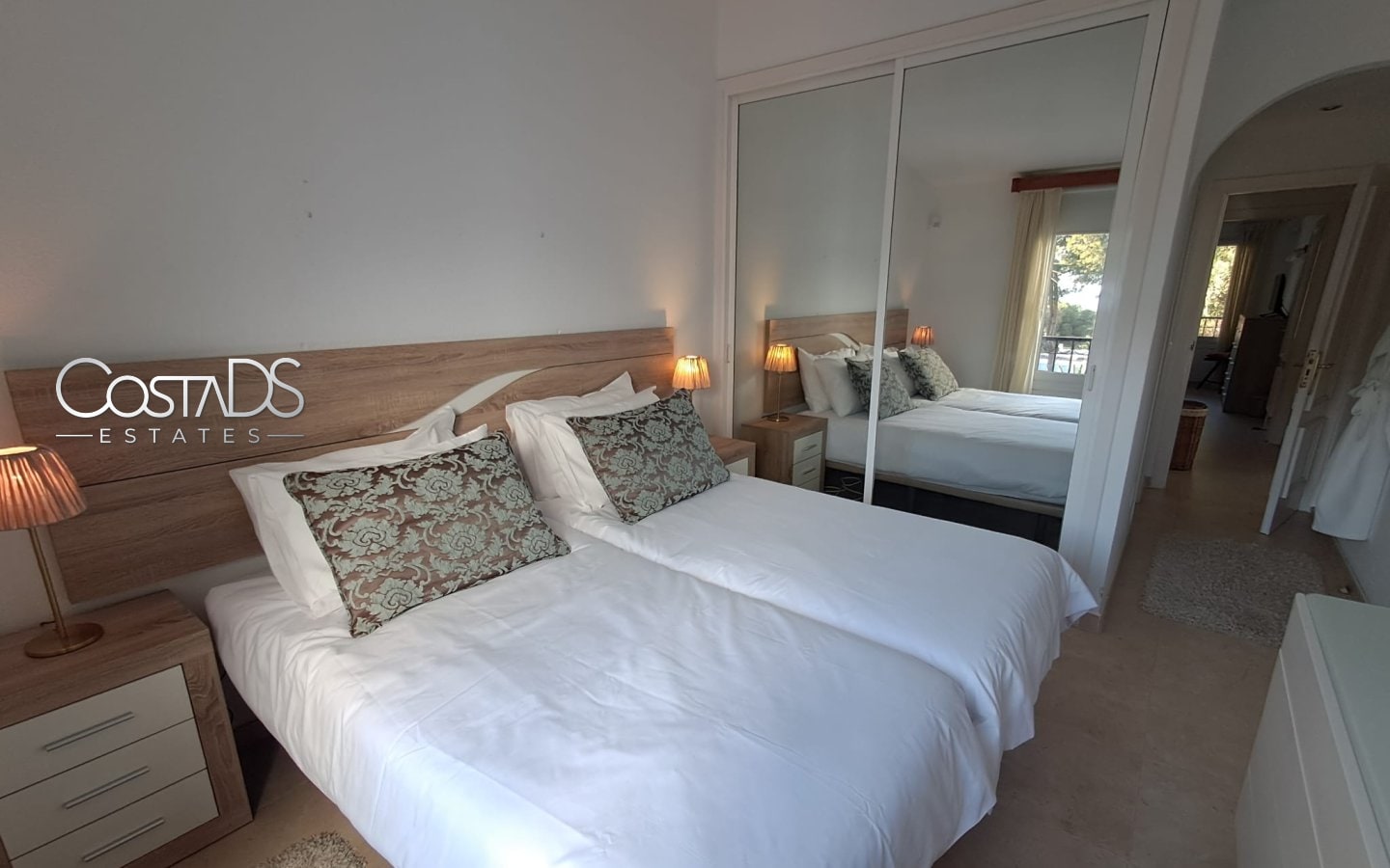 Stylish 2-Bed, 2-Bath Apartment with Stunning Sea Views Gallery 31