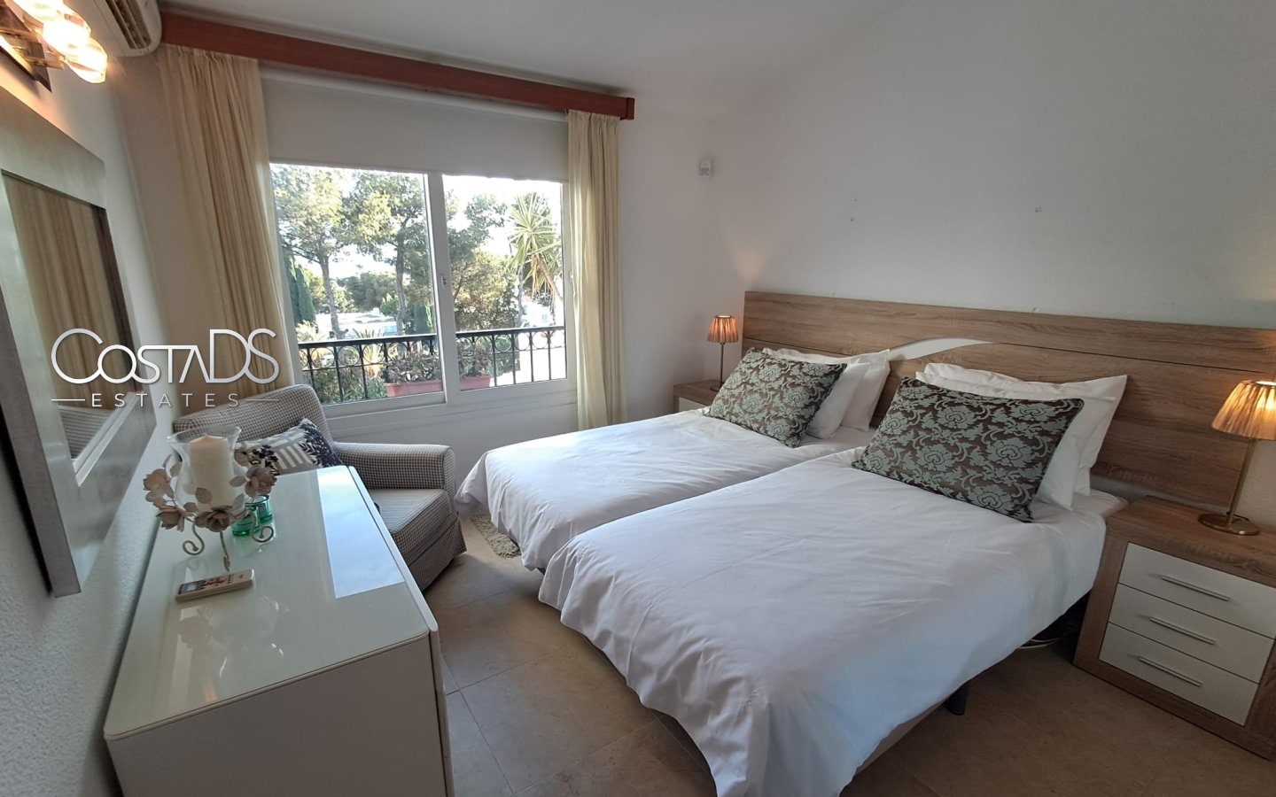 Stylish 2-Bed, 2-Bath Apartment with Stunning Sea Views Gallery 32