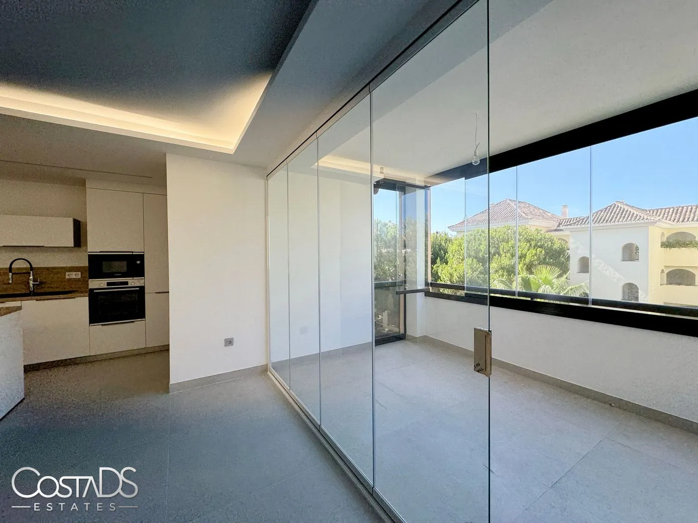 3 BEDROOM 2 BATHROOM MIDDLE FLOOR APARTMENT IN ELVIRIA, MARBELLA EAST, SPAIN Gallery 6