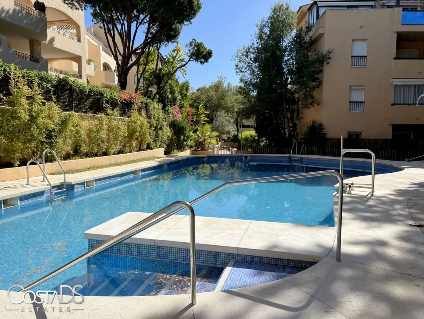 3 BEDROOM 2 BATHROOM MIDDLE FLOOR APARTMENT IN ELVIRIA, MARBELLA EAST, SPAIN Gallery 12