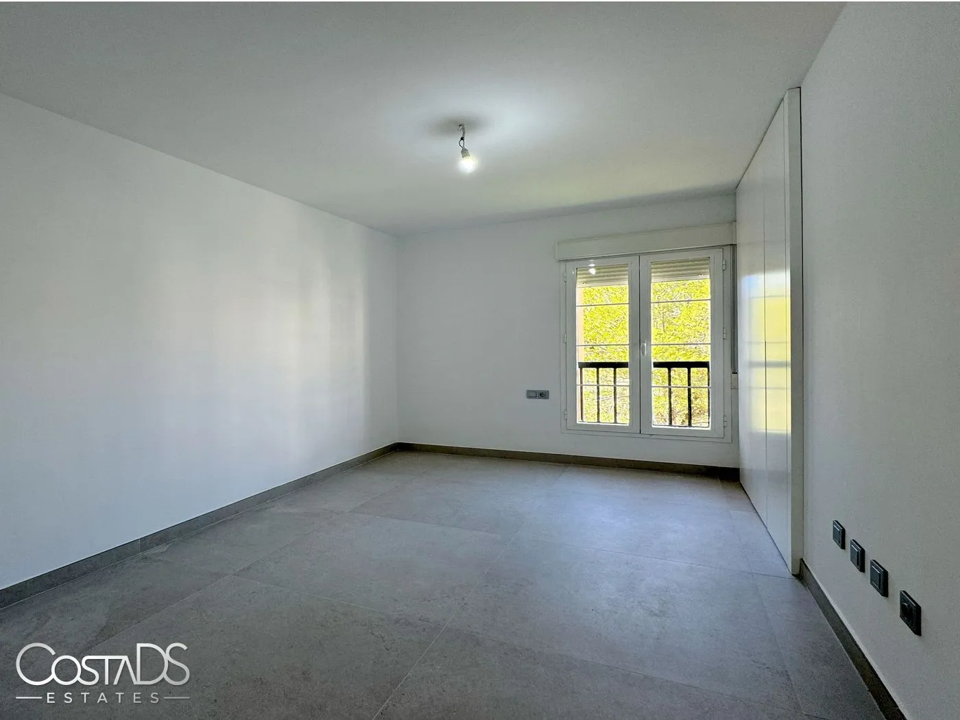 3 BEDROOM 2 BATHROOM MIDDLE FLOOR APARTMENT IN ELVIRIA, MARBELLA EAST, SPAIN Gallery 14