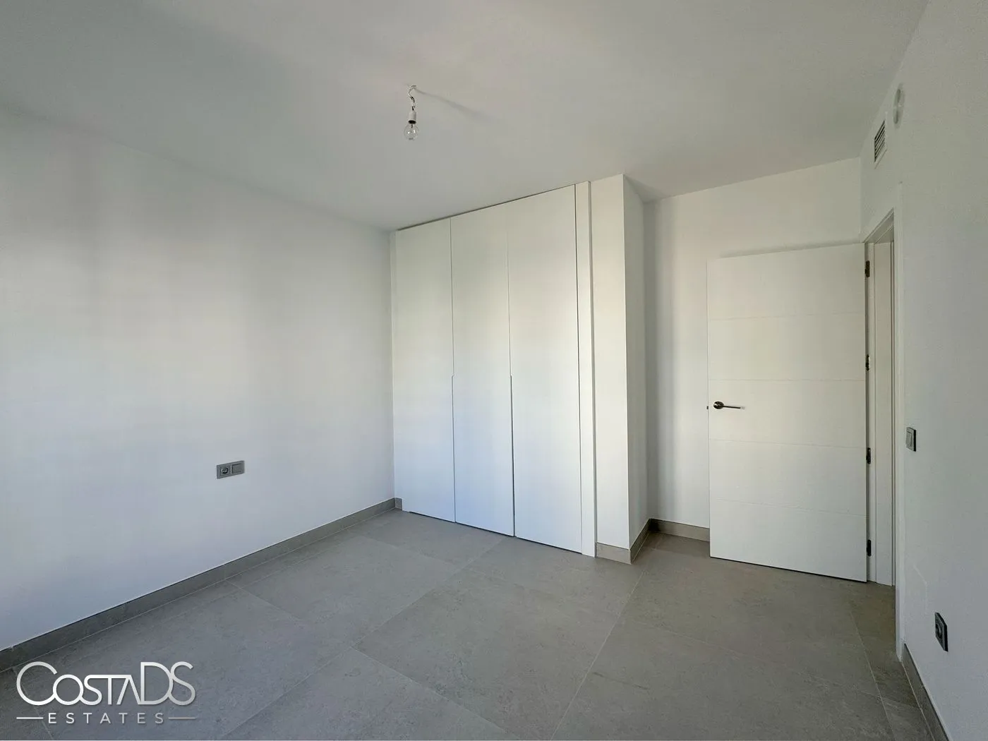 3 BEDROOM 2 BATHROOM MIDDLE FLOOR APARTMENT IN ELVIRIA, MARBELLA EAST, SPAIN Gallery 15