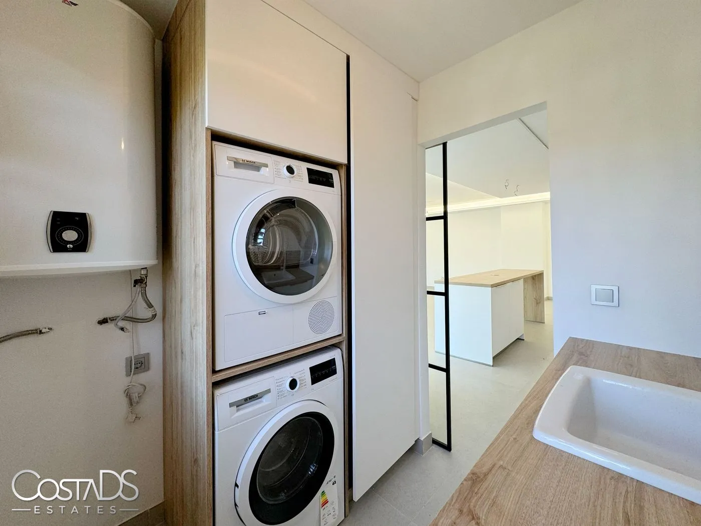 3 BEDROOM 2 BATHROOM MIDDLE FLOOR APARTMENT IN ELVIRIA, MARBELLA EAST, SPAIN Gallery 21