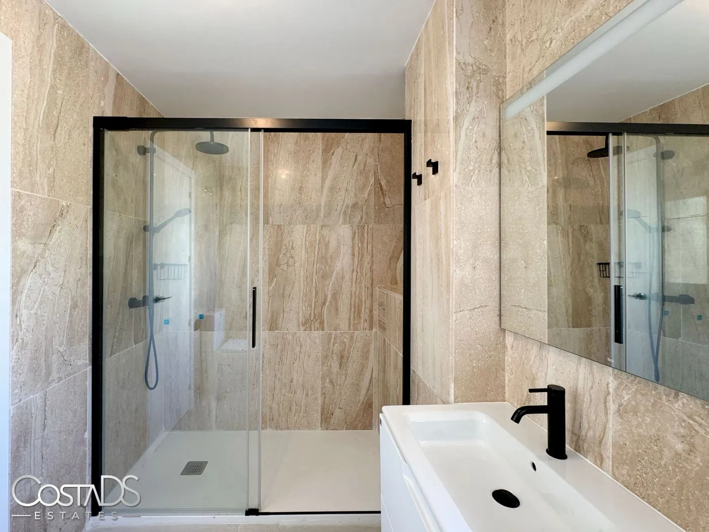 3 BEDROOM 2 BATHROOM MIDDLE FLOOR APARTMENT IN ELVIRIA, MARBELLA EAST, SPAIN Gallery 24