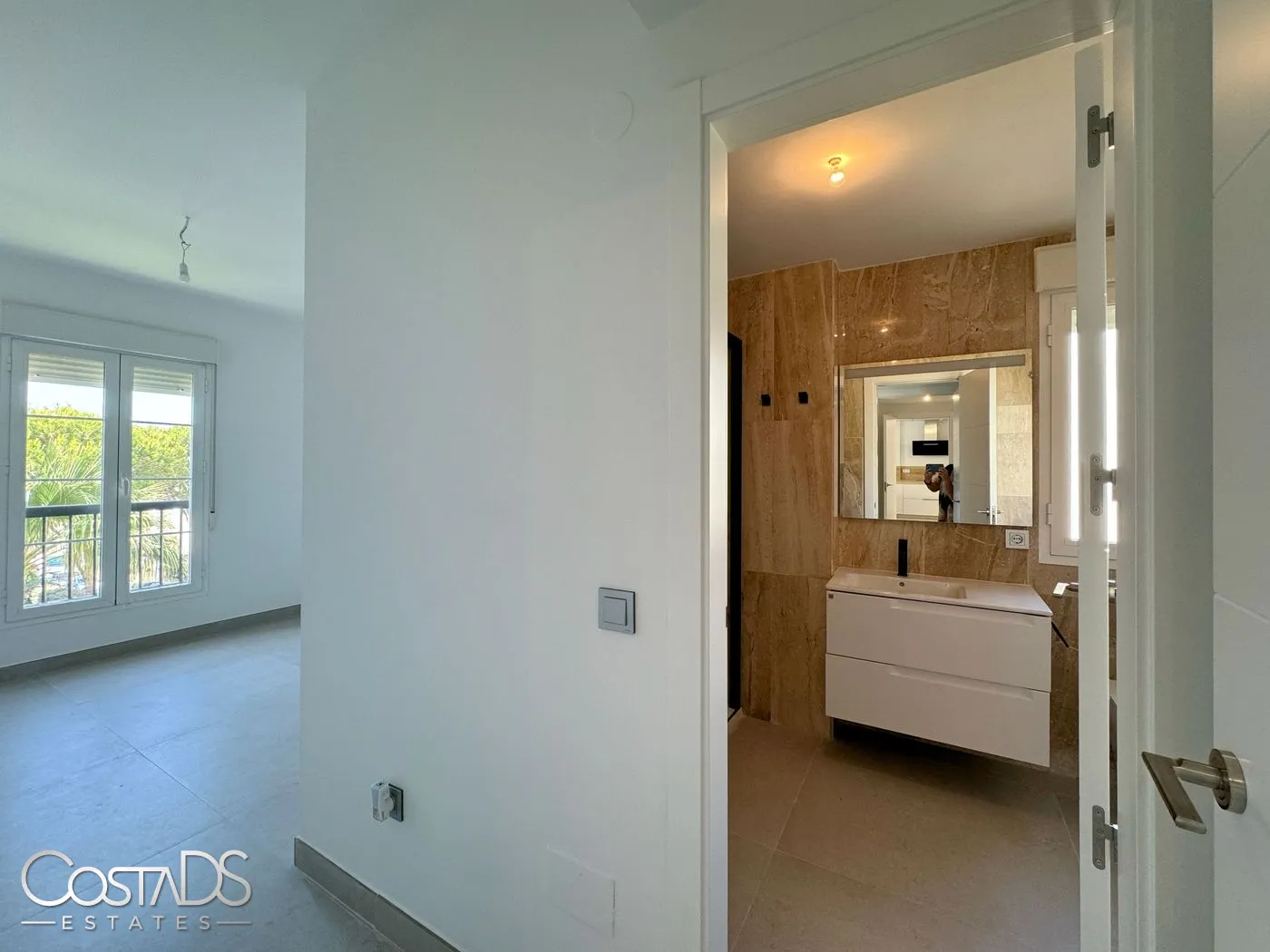 3 BEDROOM 2 BATHROOM MIDDLE FLOOR APARTMENT IN ELVIRIA, MARBELLA EAST, SPAIN Gallery 26
