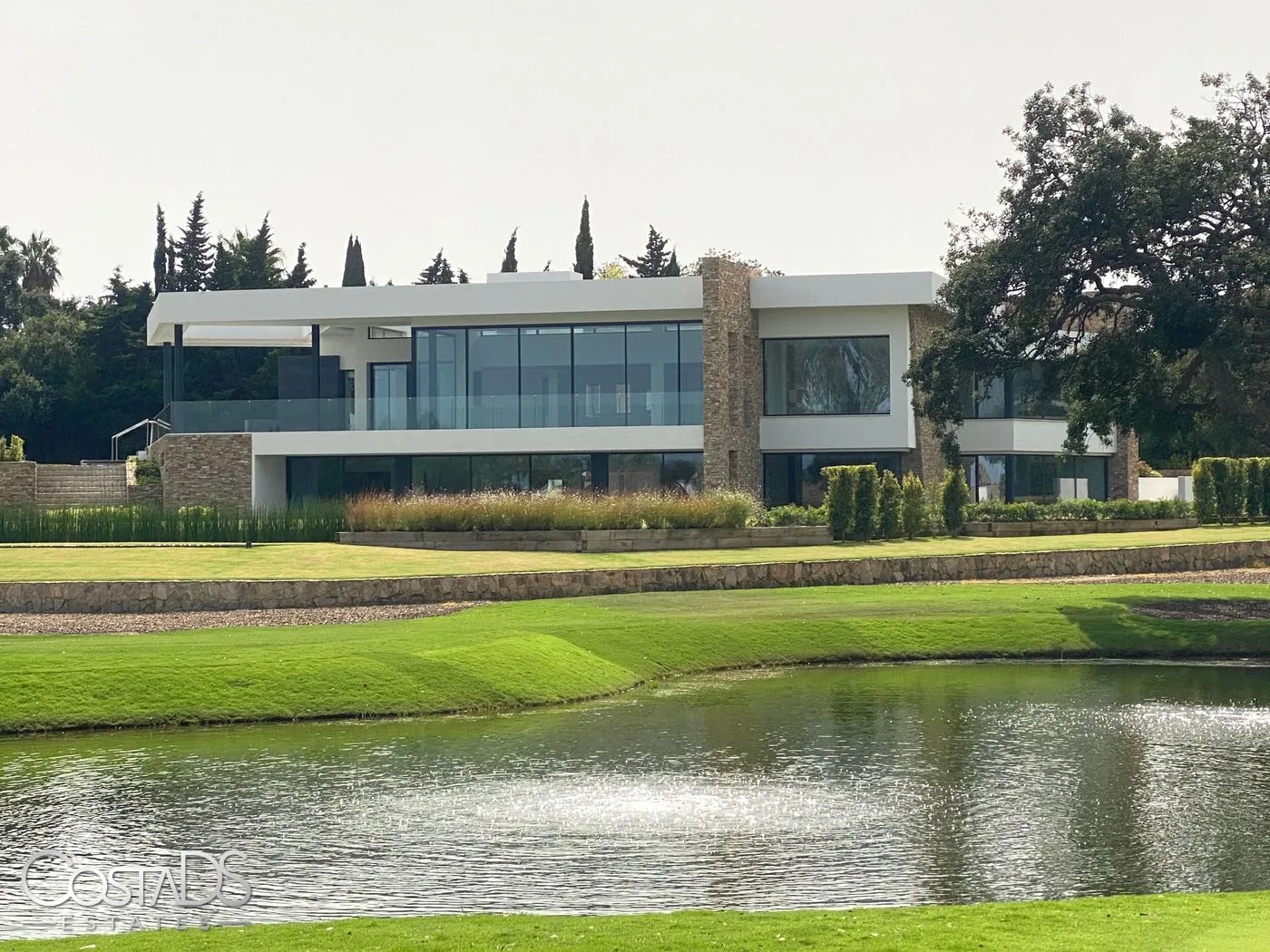 6 BEDROOM, 8 BATHROOM LUXURY VILLA AT SAN ROQUE GOLF RESORT, SOTOGRANDE, COSTA DEL SOL, SPAIN Gallery 4