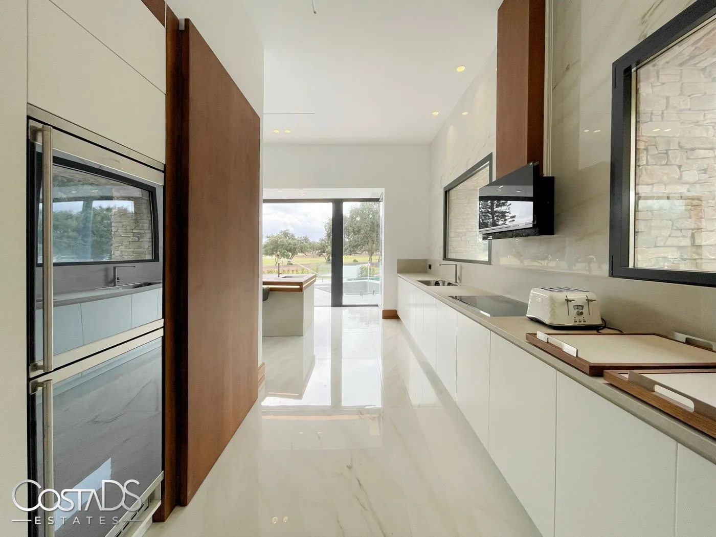 6 BEDROOM, 8 BATHROOM LUXURY VILLA AT SAN ROQUE GOLF RESORT, SOTOGRANDE, COSTA DEL SOL, SPAIN Gallery 9