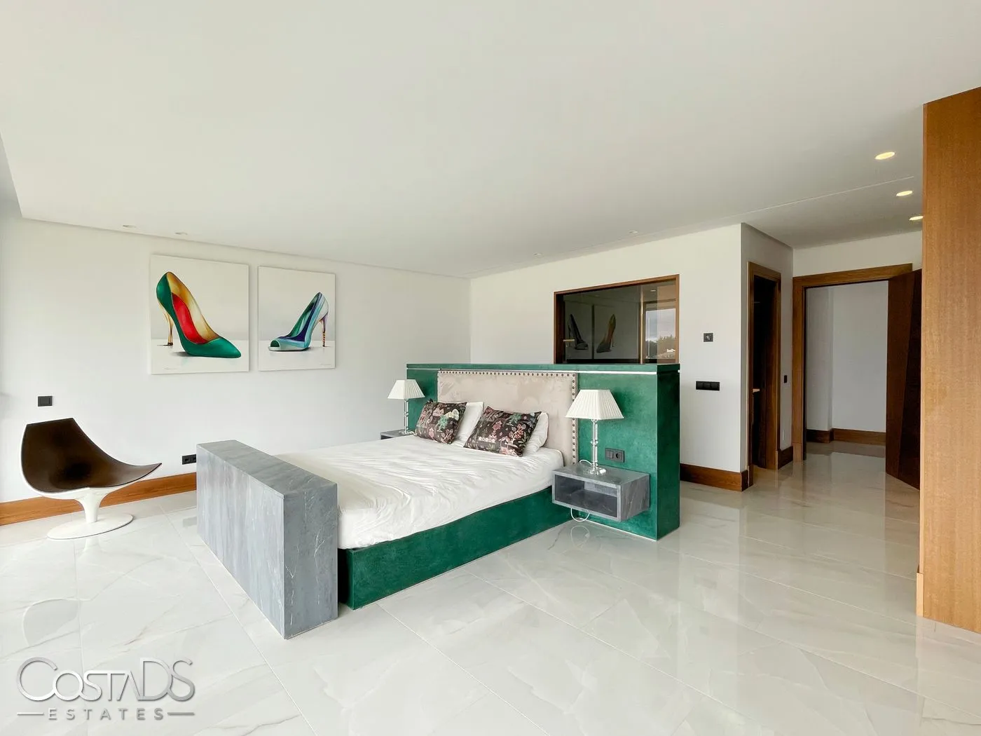 6 BEDROOM, 8 BATHROOM LUXURY VILLA AT SAN ROQUE GOLF RESORT, SOTOGRANDE, COSTA DEL SOL, SPAIN Gallery 28