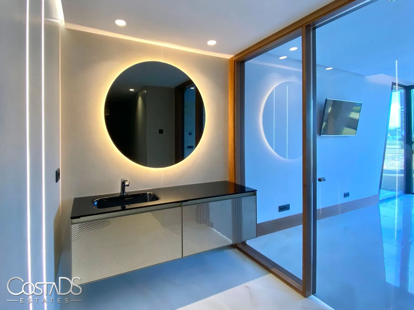 6 BEDROOM, 8 BATHROOM LUXURY VILLA AT SAN ROQUE GOLF RESORT, SOTOGRANDE, COSTA DEL SOL, SPAIN Gallery 31