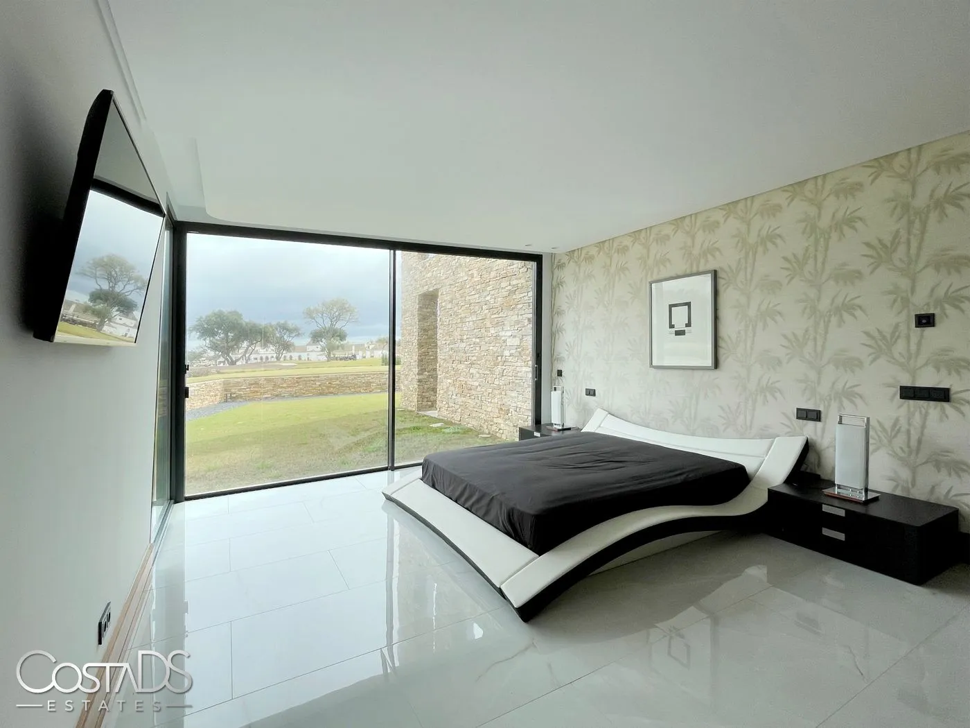 6 BEDROOM, 8 BATHROOM LUXURY VILLA AT SAN ROQUE GOLF RESORT, SOTOGRANDE, COSTA DEL SOL, SPAIN Gallery 32