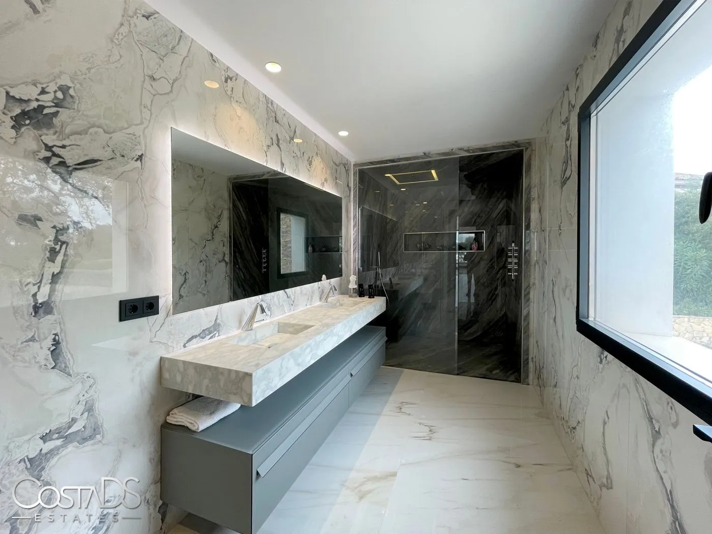 6 BEDROOM, 8 BATHROOM LUXURY VILLA AT SAN ROQUE GOLF RESORT, SOTOGRANDE, COSTA DEL SOL, SPAIN Gallery 42