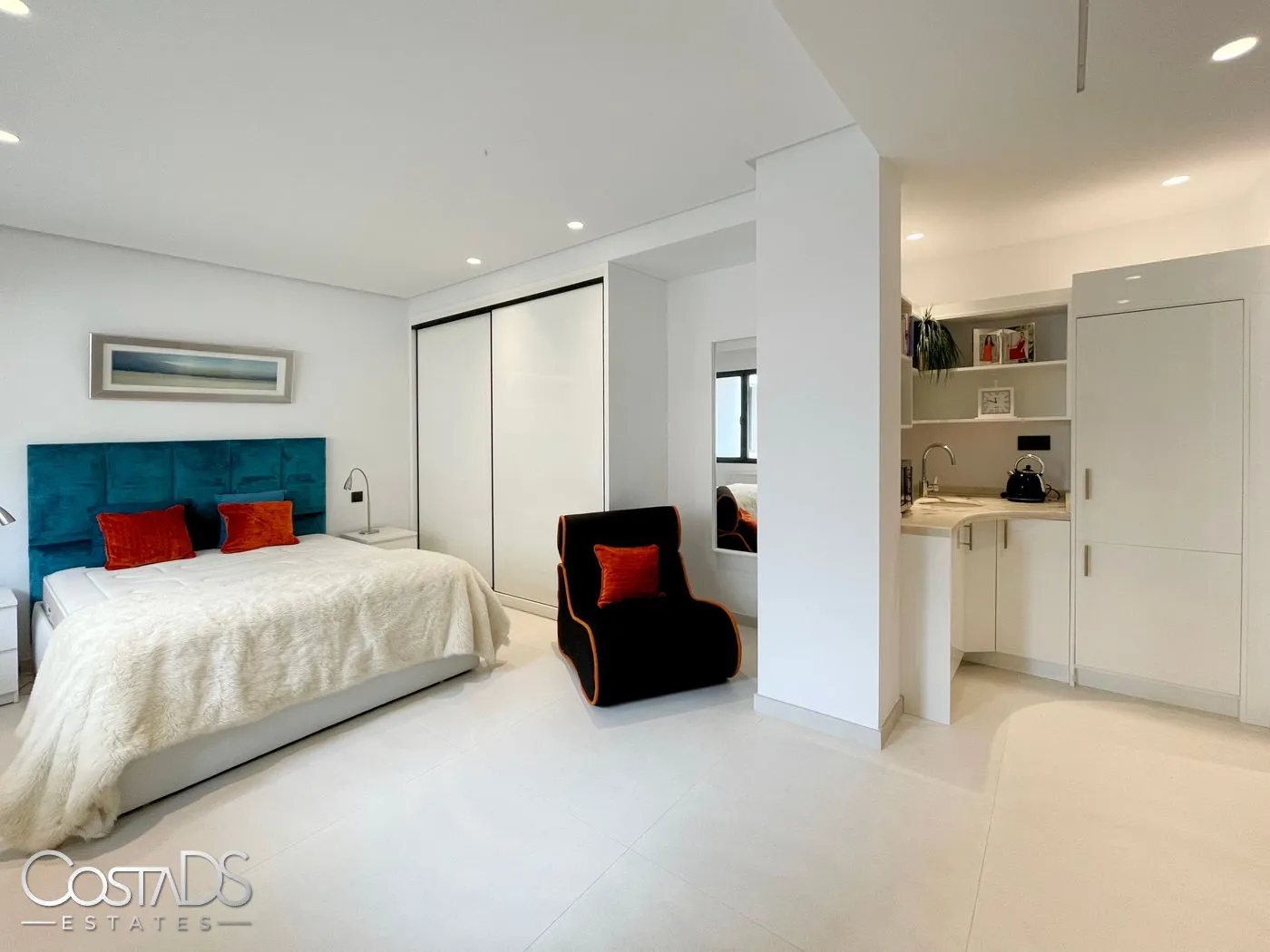6 BEDROOM, 8 BATHROOM LUXURY VILLA AT SAN ROQUE GOLF RESORT, SOTOGRANDE, COSTA DEL SOL, SPAIN Gallery 43